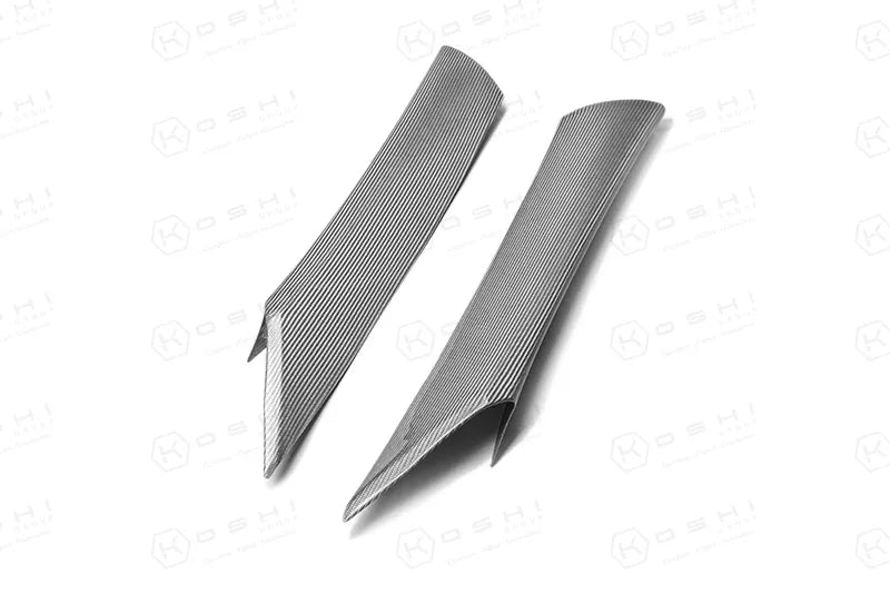 Moldura interior del pilar A del Alfa Romeo Giulia: fibra de carbono